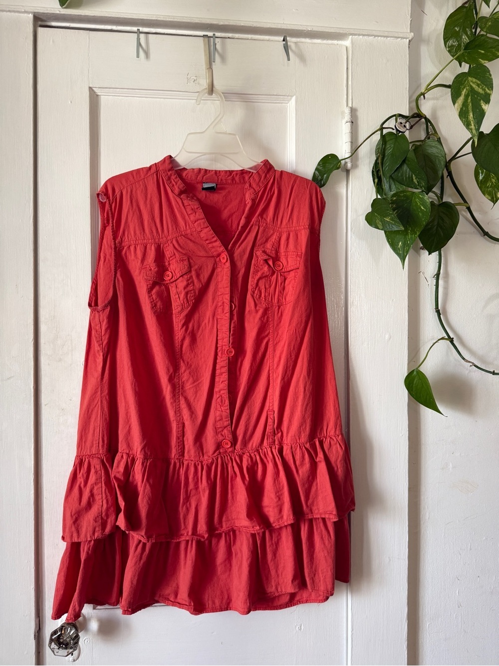 Chelsey Sleeveless Ruffled Button-Front Top in Coral Red